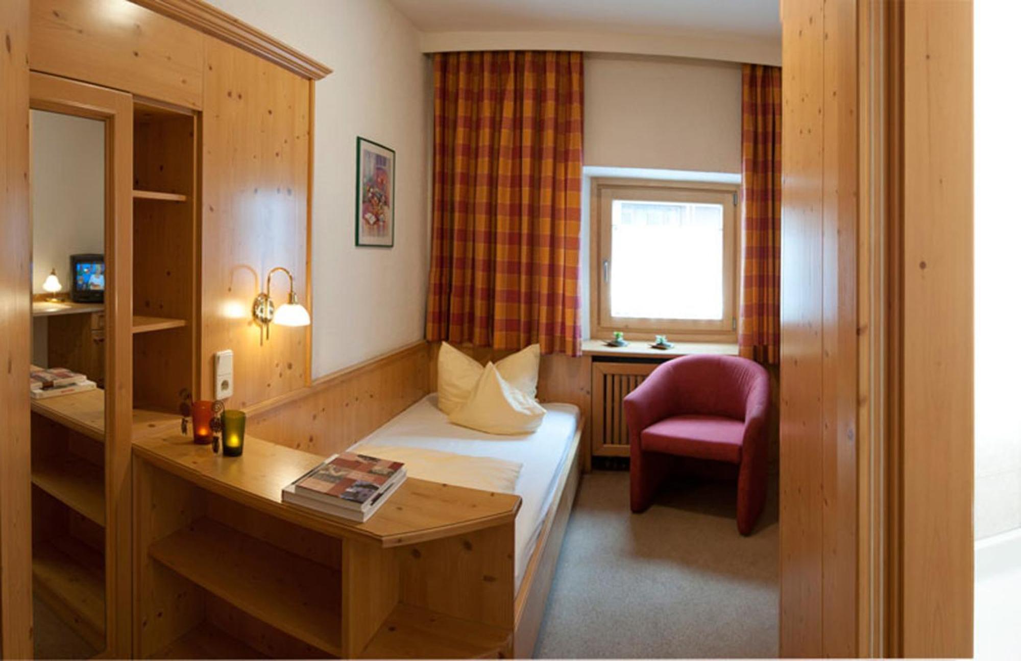 Hotel Zum Hirschen Längenfeld Rum bild