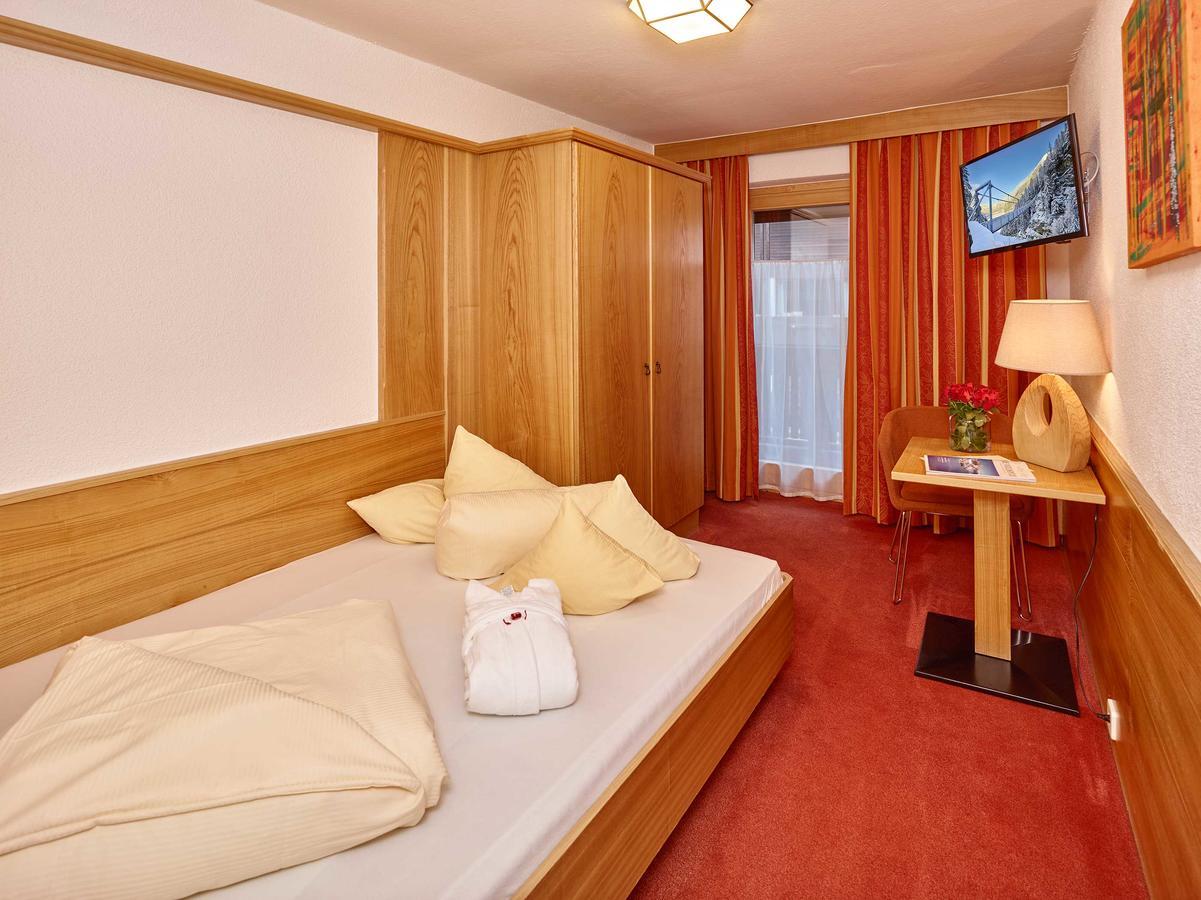 Hotel Zum Hirschen Längenfeld Exteriör bild