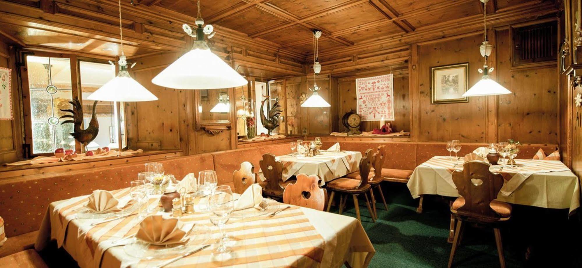 Hotel Zum Hirschen Längenfeld Exteriör bild