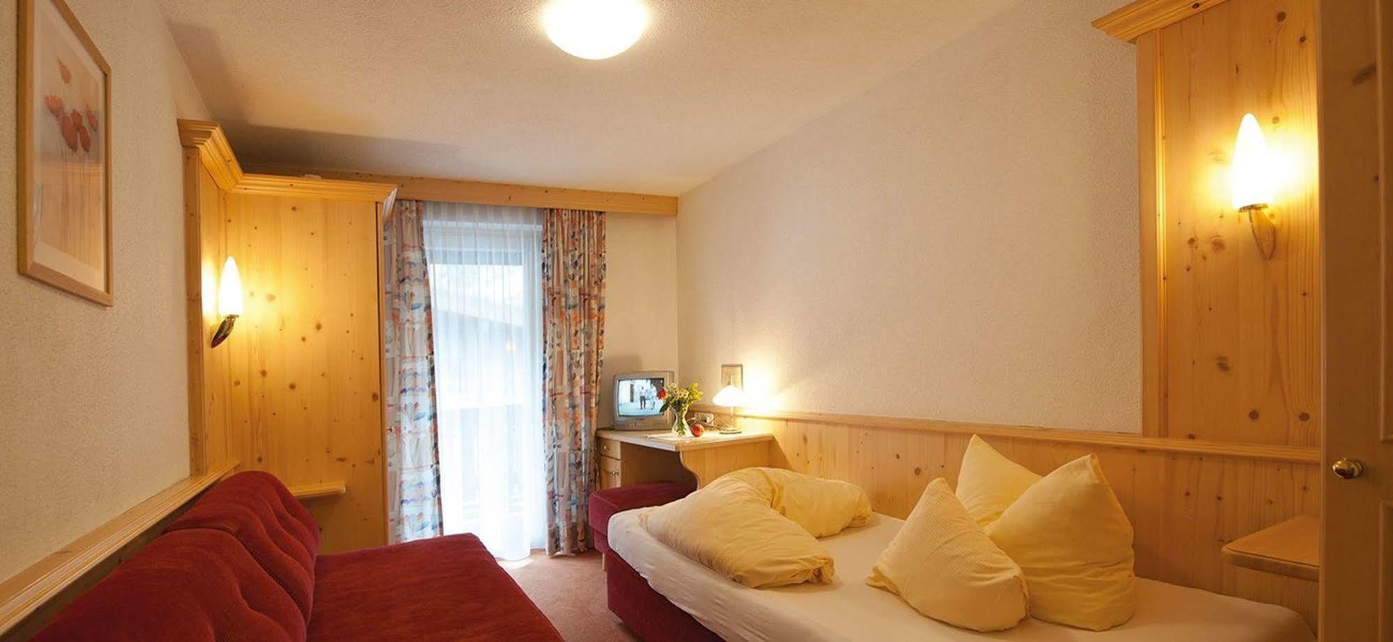 Hotel Zum Hirschen Längenfeld Exteriör bild