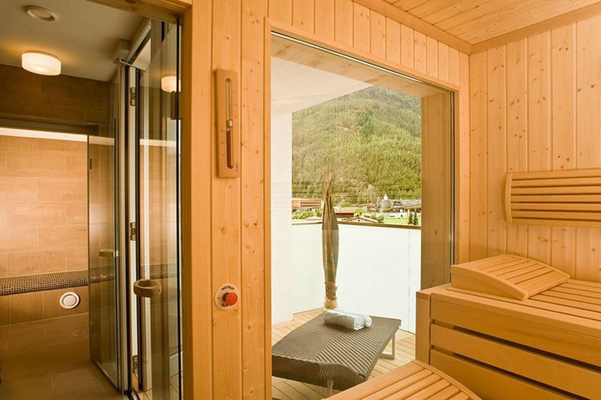 Hotel Zum Hirschen Längenfeld Exteriör bild
