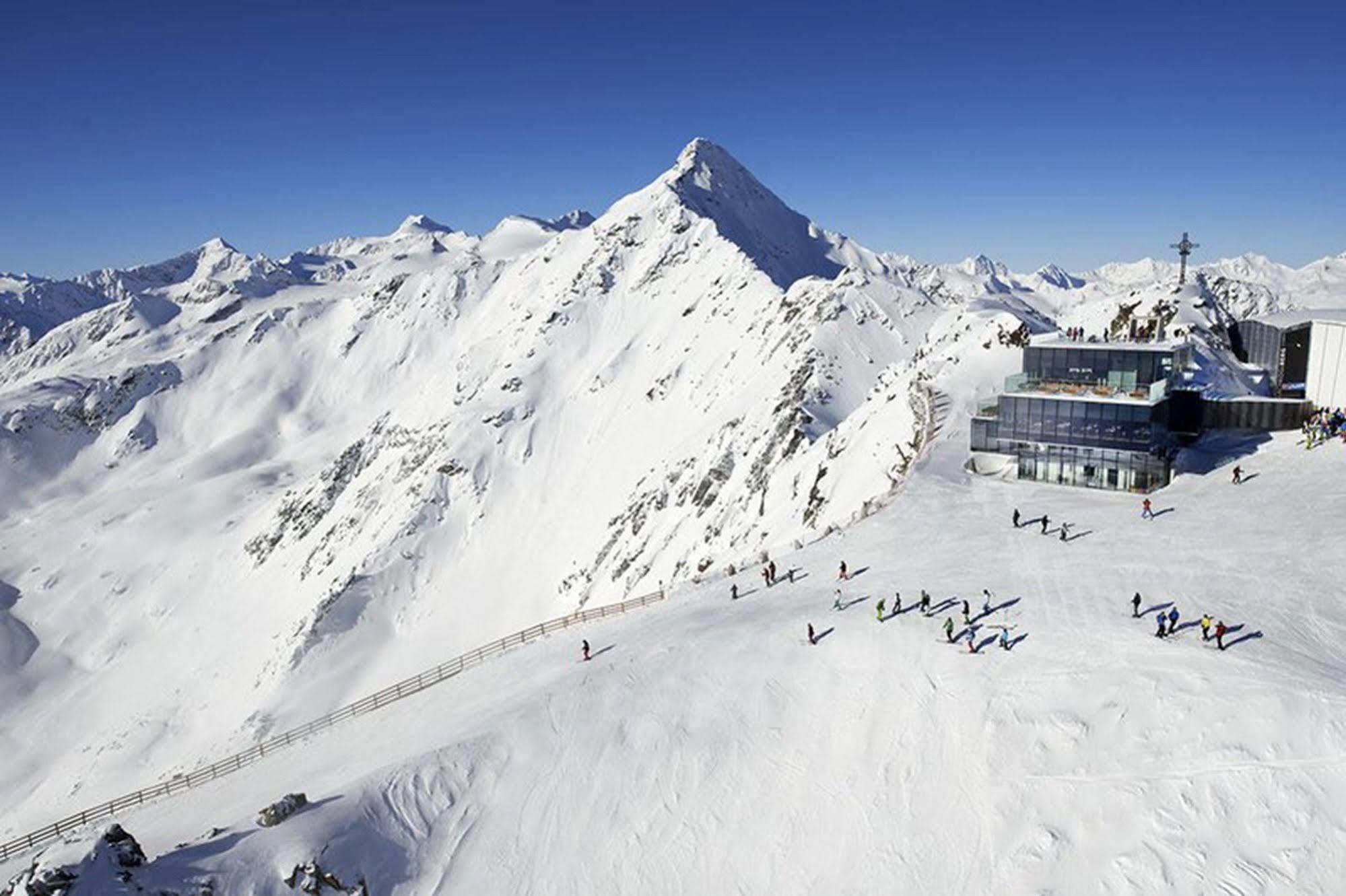 Hotel Zum Hirschen Längenfeld Exteriör bild