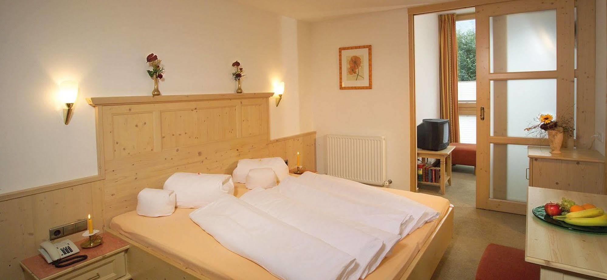 Hotel Zum Hirschen Längenfeld Exteriör bild